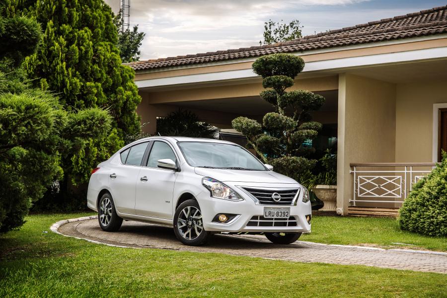  Nissan Versa Unique 2015 года  (BR) (фото 3 из 9)